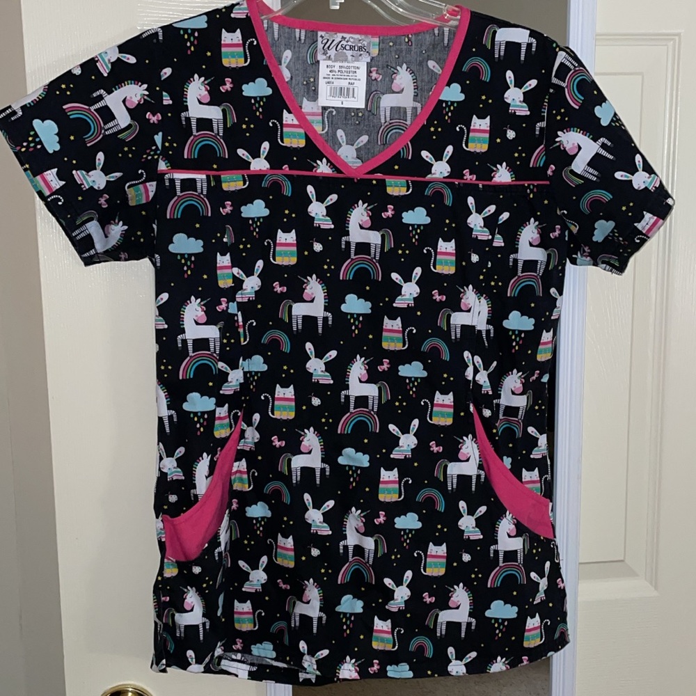 rainbow friends scrub top - SMALL